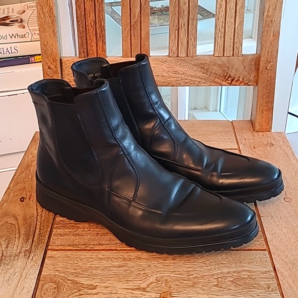 HUGO BOSS LEATHER BOOTS size U.S. 10